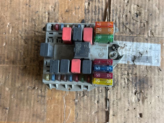 bontott FIAT PUNTO II Biztosítéktábla Motortér