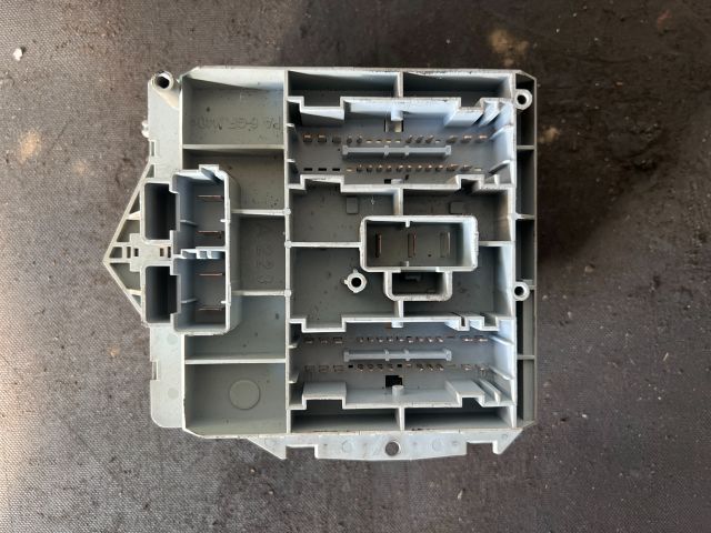 bontott FIAT PUNTO II Biztosítéktábla Motortér