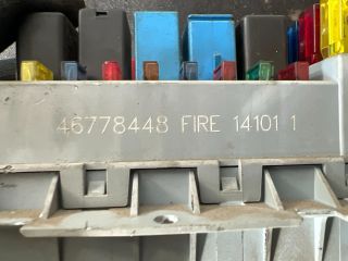 bontott FIAT PUNTO II Biztosítéktábla Motortér