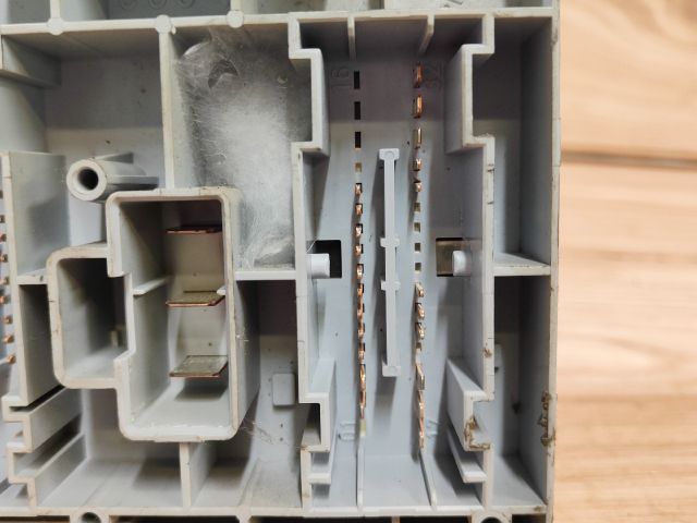 bontott FIAT PUNTO II Biztosítéktábla Motortér