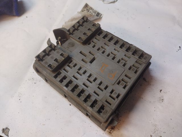 bontott FIAT PUNTO II Biztosítéktábla Motortér