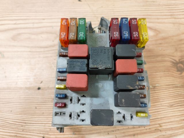 bontott FIAT PUNTO II Biztosítéktábla Motortér