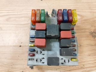 bontott FIAT PUNTO II Biztosítéktábla Motortér