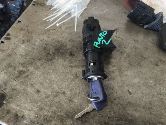 bontott FIAT PUNTO II Gyújtáskapcsoló Házzal
