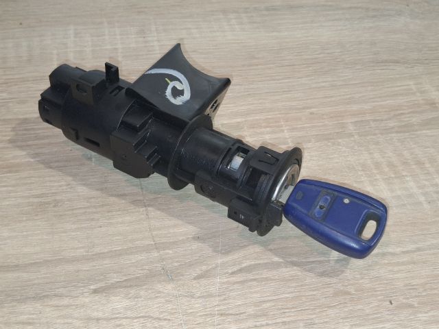 bontott FIAT PUNTO II Gyújtáskapcsoló Házzal