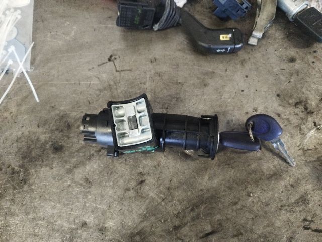 bontott FIAT PUNTO II Gyújtáskapcsoló Házzal
