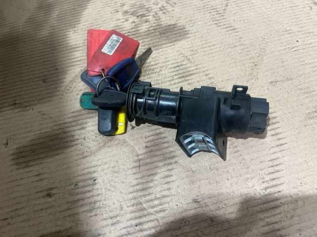 bontott FIAT PUNTO II Gyújtáskapcsoló Házzal