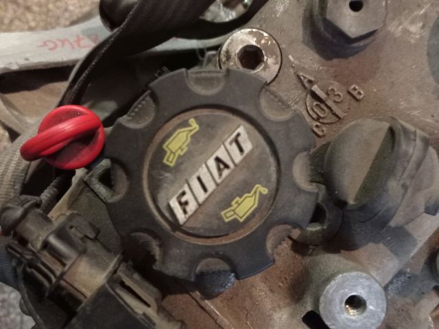 bontott FIAT PUNTO II Olajbeöntő Sapka