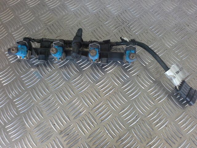 bontott FIAT PUNTO II Porlasztó (1 db)