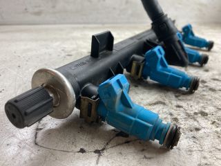 bontott FIAT PUNTO II Porlasztó Sor / Híd