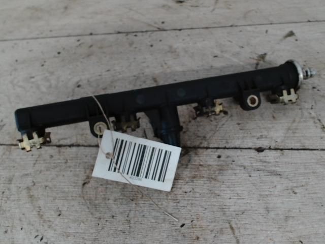 bontott FIAT PUNTO II Porlasztó Sor / Híd