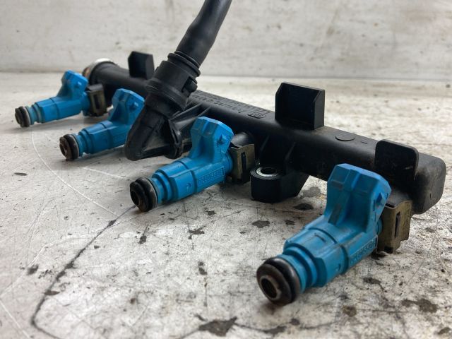 bontott FIAT PUNTO II Porlasztó Sor / Híd