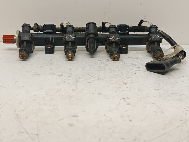 bontott FIAT PUNTO II Porlasztó Sor / Híd