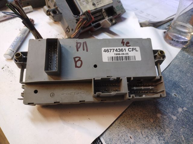 bontott FIAT PUNTO II Biztosítéktábla Motortér