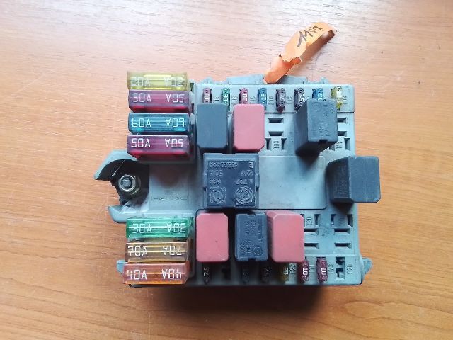 bontott FIAT PUNTO II Biztosítéktábla Motortér