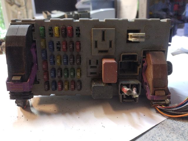 bontott FIAT PUNTO II Biztosítéktábla Motortér