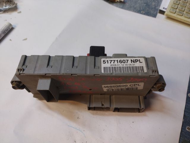 bontott FIAT PUNTO II Biztosítéktábla Motortér