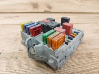 bontott FIAT PUNTO II Biztosítéktábla Motortér