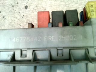 bontott FIAT PUNTO II Biztosítéktábla Motortér