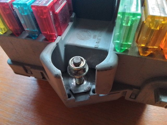 bontott FIAT PUNTO II Biztosítéktábla Motortér