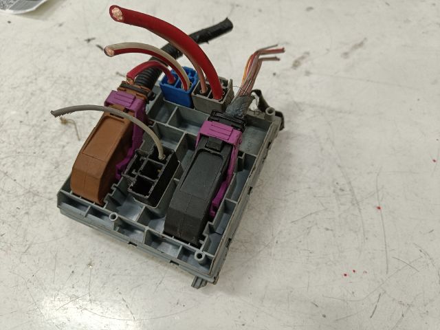 bontott FIAT PUNTO II Biztosítéktábla Motortér