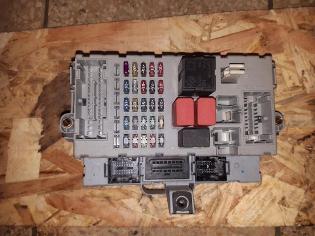 bontott FIAT PUNTO II Biztosítéktábla Motortér