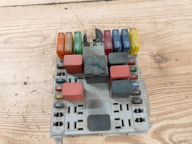 bontott FIAT PUNTO II Biztosítéktábla Motortér