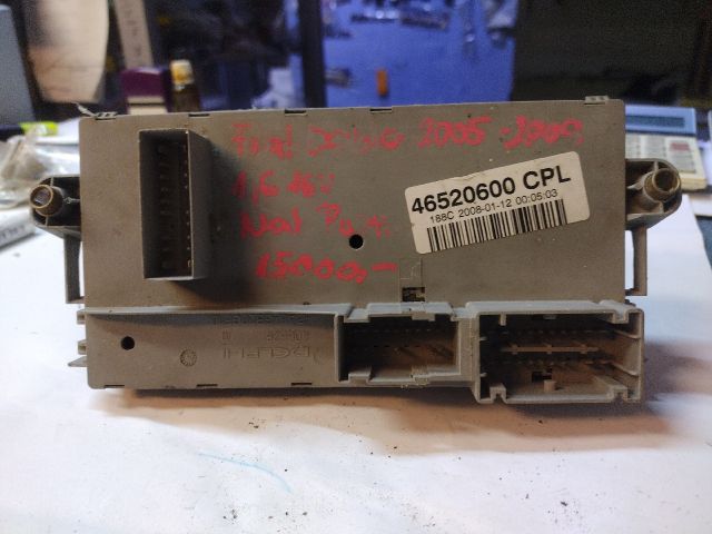 bontott FIAT PUNTO II Biztosítéktábla Motortér