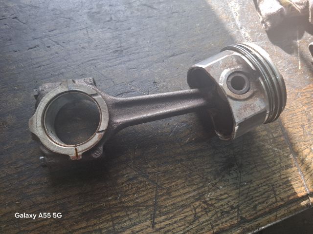 bontott FIAT PUNTO II Dugattyú és Hajtókar