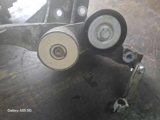 bontott FIAT PUNTO II Generátor Tartó Bak