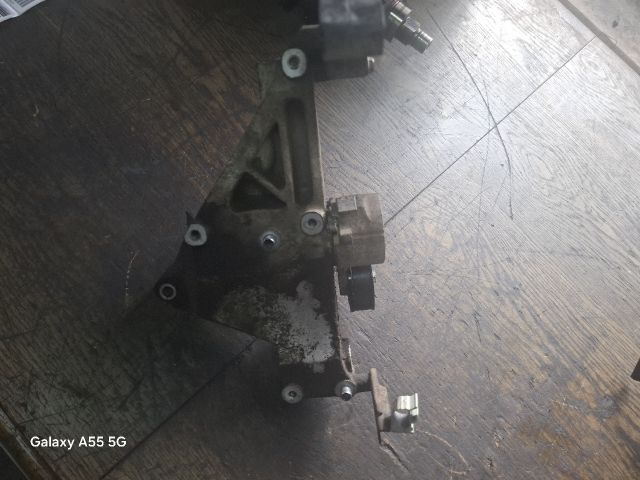 bontott FIAT PUNTO II Generátor Tartó Bak