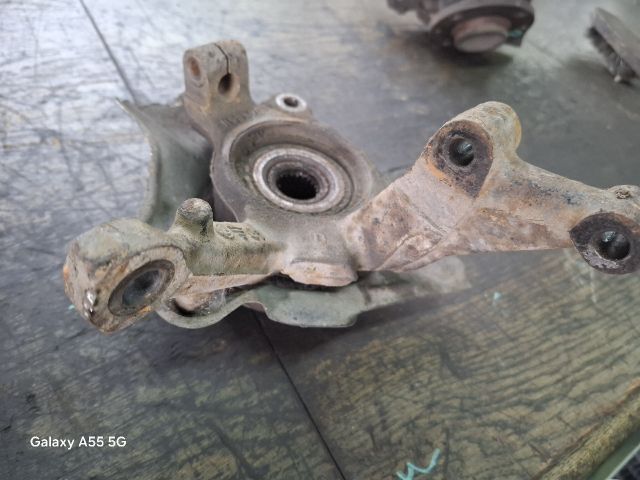 bontott FIAT PUNTO II Jobb első Csonkállvány Kerékaggyal