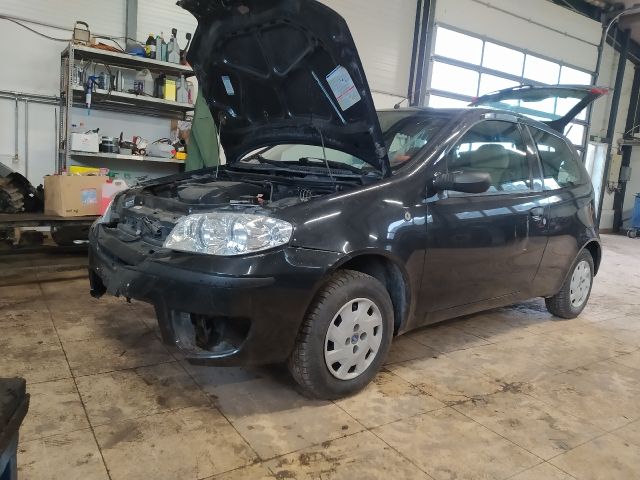 bontott FIAT PUNTO II Motor (Fűzött blokk hengerfejjel)