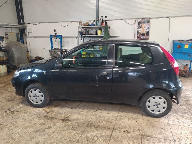 bontott FIAT PUNTO II Motor (Fűzött blokk hengerfejjel)