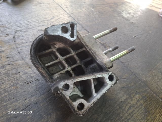 bontott FIAT PUNTO II Motor Tartó Bak (Fém)