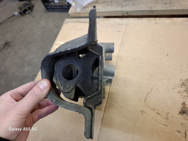 bontott FIAT PUNTO II Motor Tartó Bak (Fém)