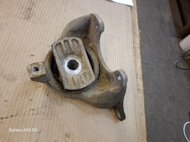 bontott FIAT PUNTO II Motor Tartó Bak (Fém)