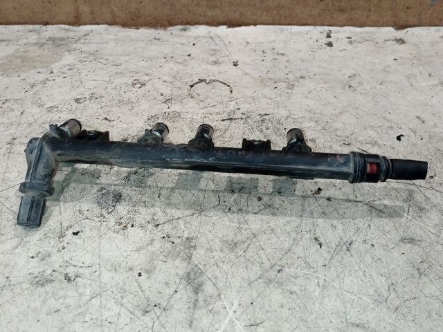 bontott FIAT PUNTO II Porlasztó Sor / Híd