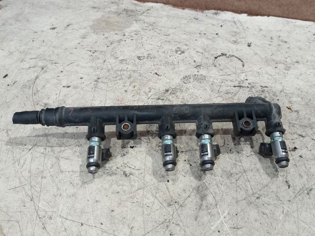 bontott FIAT PUNTO II Porlasztó Sor / Híd