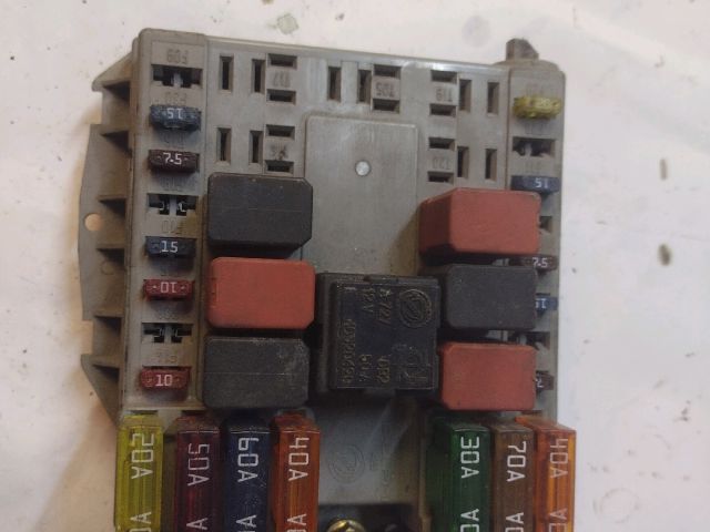 bontott FIAT PUNTO II Biztosítéktábla Motortér