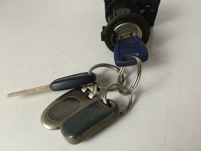 bontott FIAT PUNTO II Gyújtáskapcsoló Házzal