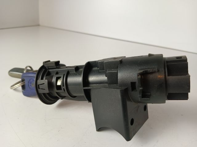 bontott FIAT PUNTO II Gyújtáskapcsoló Házzal