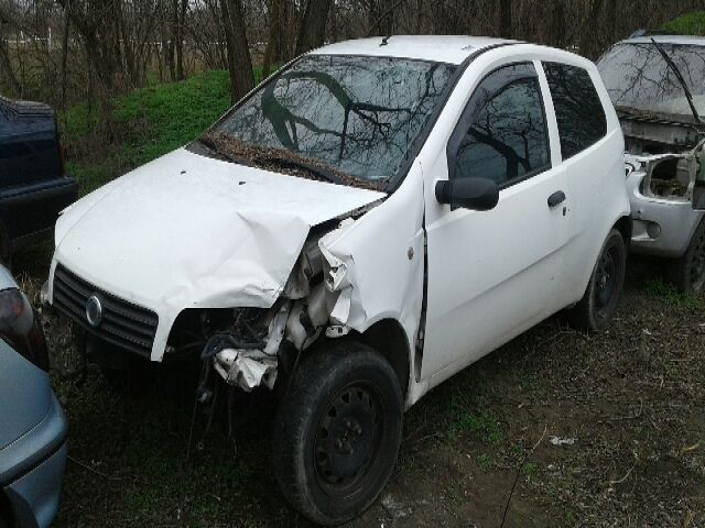 bontott FIAT PUNTO II Jobb első Féknyereg Munkahengerrel