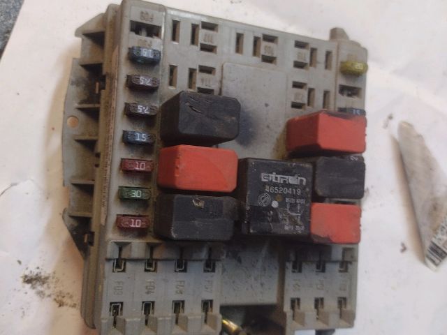 bontott FIAT PUNTO II Biztosítéktábla Motortér