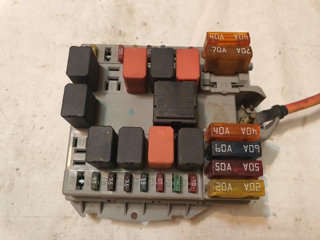 bontott FIAT PUNTO II Biztosítéktábla Motortér