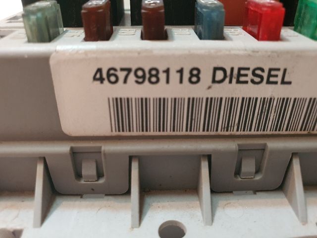 bontott FIAT PUNTO II Biztosítéktábla Motortér