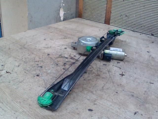 bontott FIAT PUNTO II Bal első Ablakemelő Szerkezet (Elektromos)