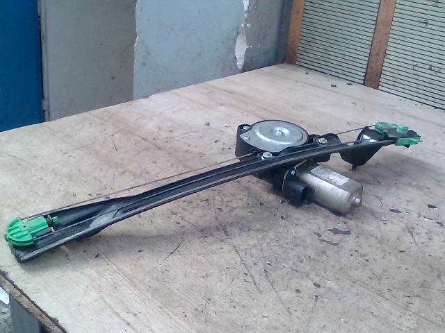 bontott FIAT PUNTO II Bal első Ablakemelő Szerkezet (Elektromos)