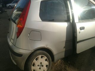 bontott FIAT PUNTO II Bal első Ajtó (Részeivel)