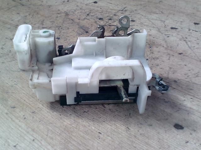 bontott FIAT PUNTO II Bal első Ajtózár